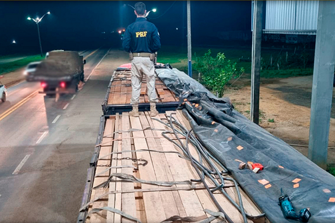 Em Ariquemes, PRF identifica transporte irregular de madeira - News Rondônia