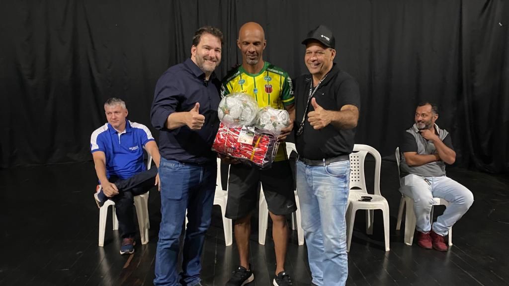 Deputado Alex Redano entrega kits de material esportivo em Ariquemes - News Rondônia