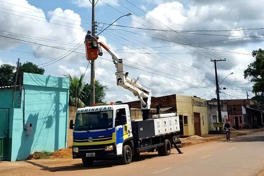 Emdur atende pedido do vereador Marcio Pacele e realiza manutenção de pontos de iluminação pública no Bairro Socialista - News Rondônia