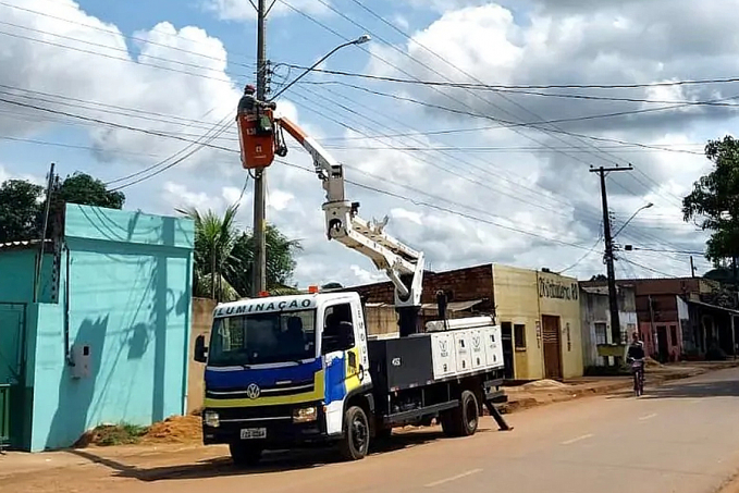 Emdur atende pedido do vereador Marcio Pacele e realiza manutenção de pontos de iluminação pública no Bairro Socialista - News Rondônia