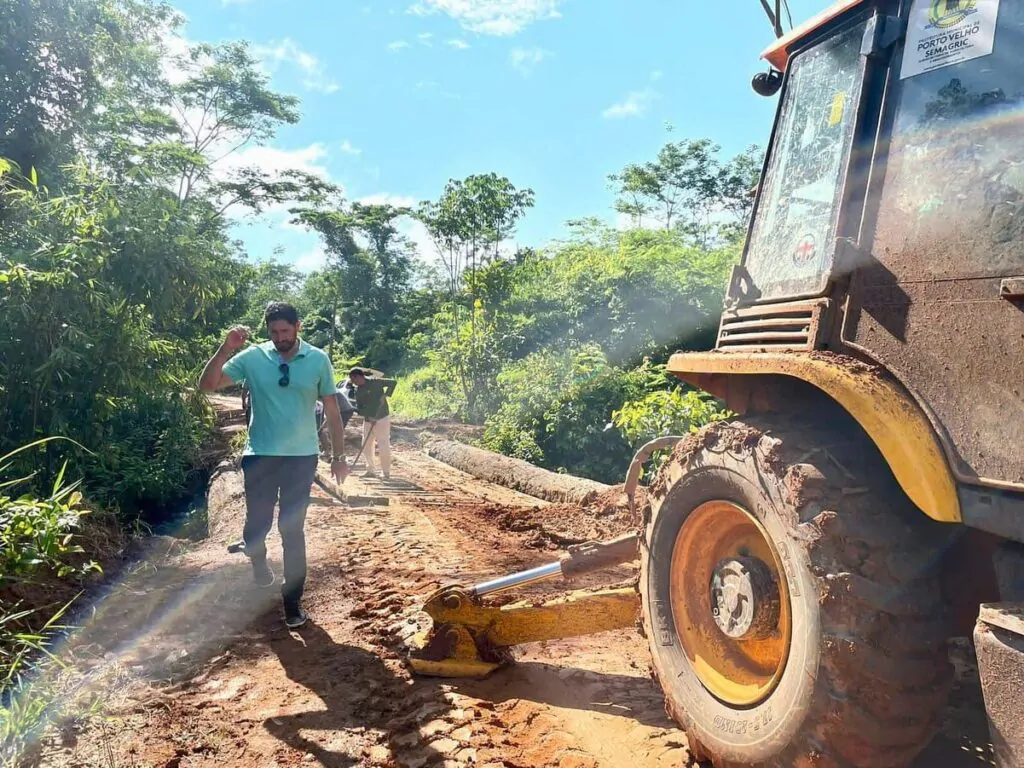 Vereador Márcio Pacele acompanha execução de serviços realizados pela Semagric nos distritos de Extrema e Nova Califórnia - News Rondônia