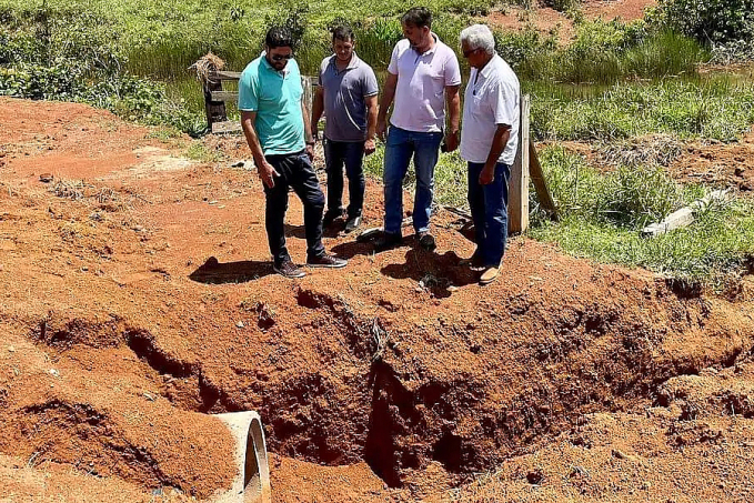 Vereador Márcio Pacele acompanha execução de serviços realizados pela Semagric nos distritos de Extrema e Nova Califórnia - News Rondônia