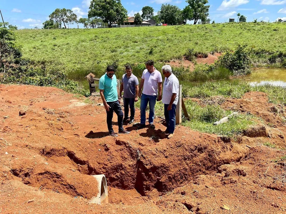Vereador Márcio Pacele acompanha execução de serviços realizados pela Semagric nos distritos de Extrema e Nova Califórnia - News Rondônia
