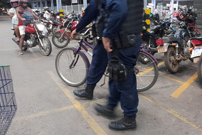 Casal é preso furtando bicicleta em supermercado da capital - News Rondônia