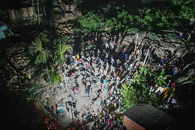 Desbarrancamento deixa oito mortos em Manaus - News Rondônia