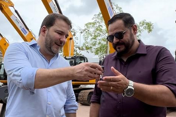 Deputado Alex Redano prestigia entrega de maquinas, Ariquemes é beneficiada com 5 máquinas - News Rondônia