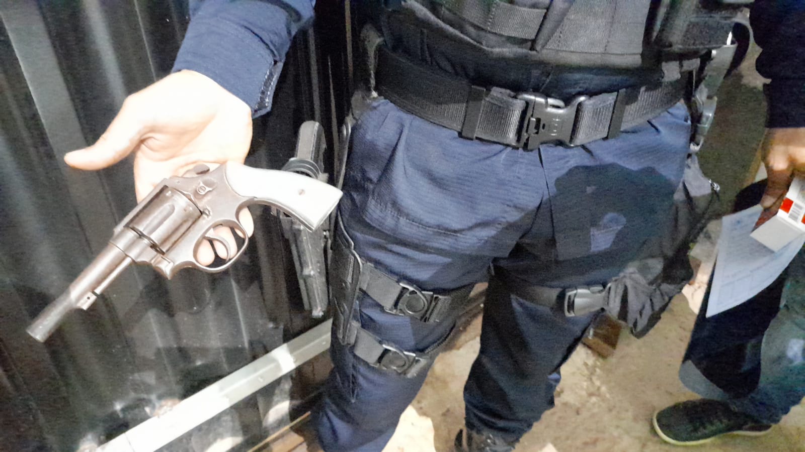 FUGA E TIROS - Dupla é presa com arma após perseguição em Porto Velho - News Rondônia