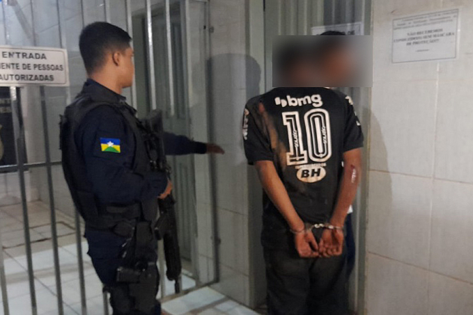 FUGA E TIROS - Dupla é presa com arma após perseguição em Porto Velho - News Rondônia