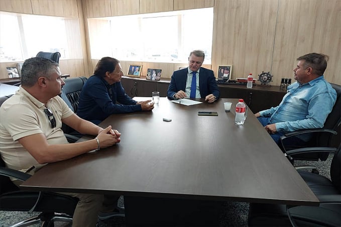 Após a posse, Luizinho Goebel recebe visita de amigos e atende demandas de autoridades municipais - News Rondônia