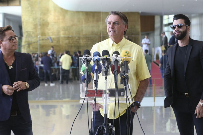 Bolsonaro recebe apoio de ex-senadores e cantores sertanejos - News Rondônia