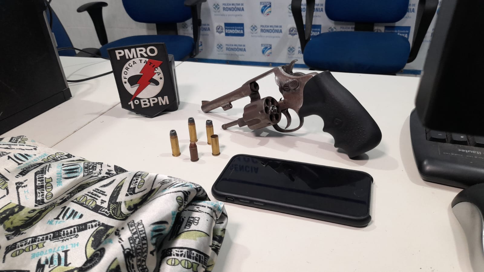Polícia prende dupla com arma de fogo em Porto Velho - News Rondônia