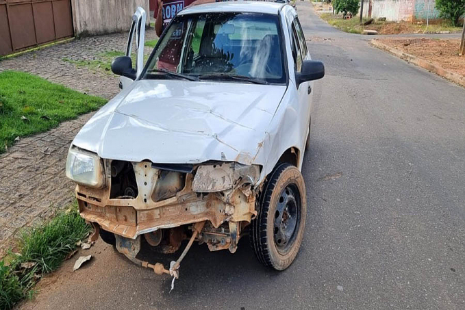 Gol com grávida de 9 meses perde freio e colide com caminhão em cruzamento - News Rondônia