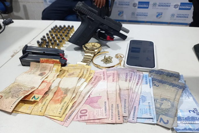 NERVOSO - Polícia flagra garimpeiro com pistola em veículo no bairro Aponiã - News Rondônia