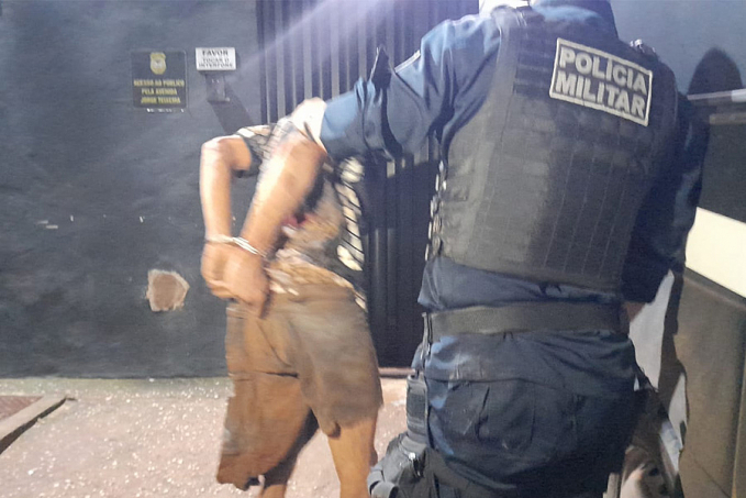 Foragido da justiça resiste prisão e destrói viatura da PM na zona leste - News Rondônia
