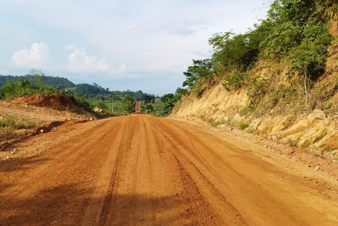DER conclui serviços de reconformação de plataforma na Rodovia-470 que liga Vale do Paraíso ao distrito de Santa Rosa - News Rondônia