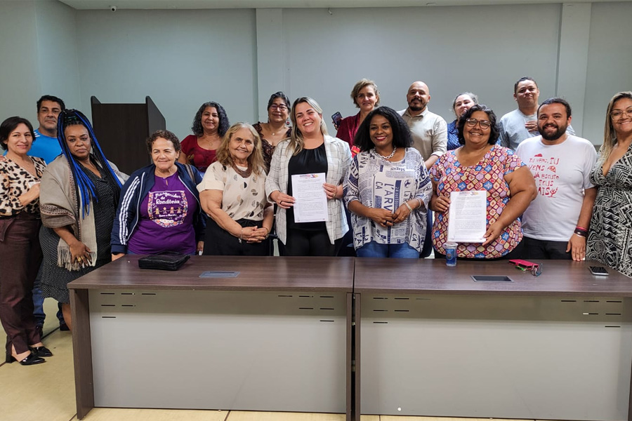 Deputada Cláudia de Jesus recebe documento com reivindicações do SINTERO - News Rondônia