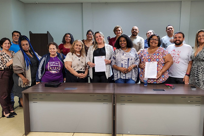 Deputada Cláudia de Jesus recebe documento com reivindicações do SINTERO - News Rondônia