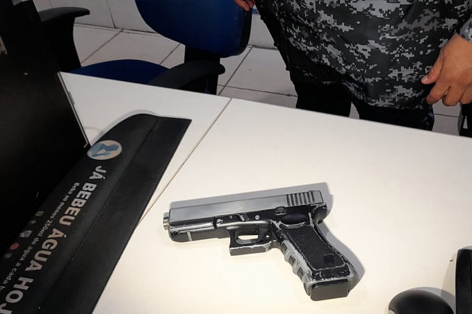 Policial penal prende dupla com simulacro e evita roubo na zona leste - News Rondônia