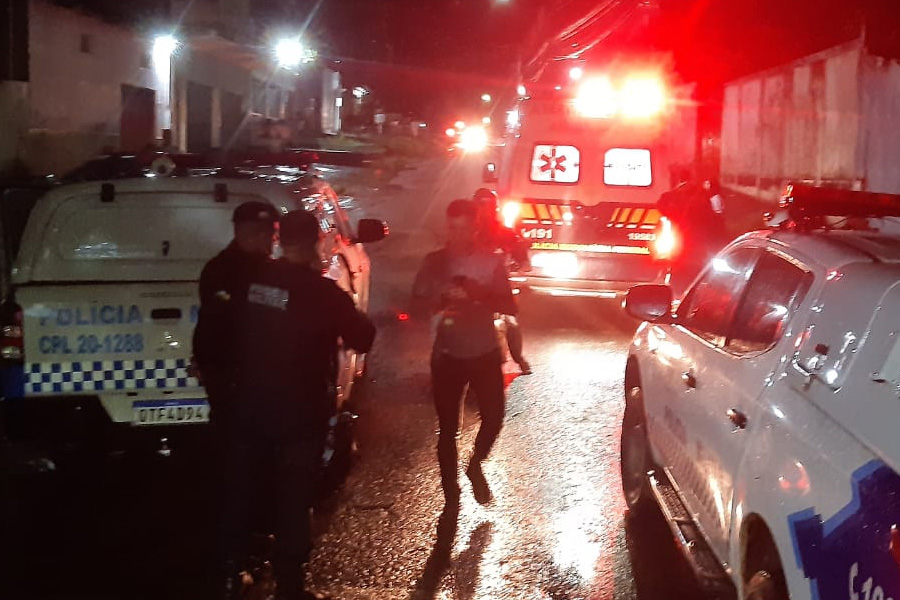 Jovem é atacado a tiros por dupla em quintal de residência de Porto Velho - News Rondônia