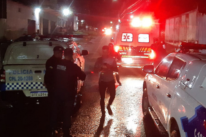 Jovem é atacado a tiros por dupla em quintal de residência de Porto Velho - News Rondônia