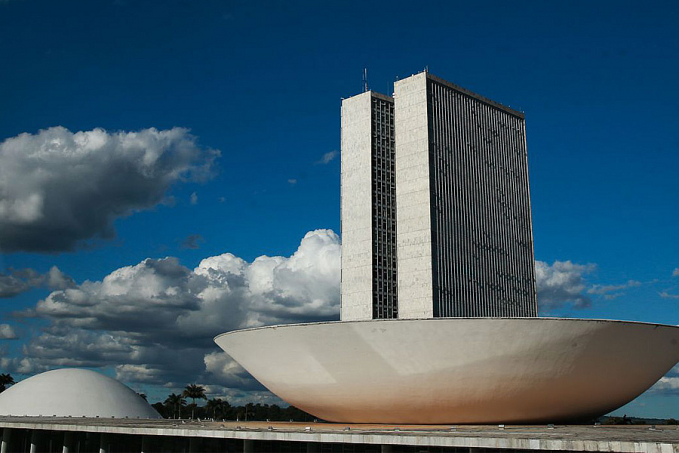 Comissão da Câmara aprova PEC que anistia partido que descumprir cota - News Rondônia