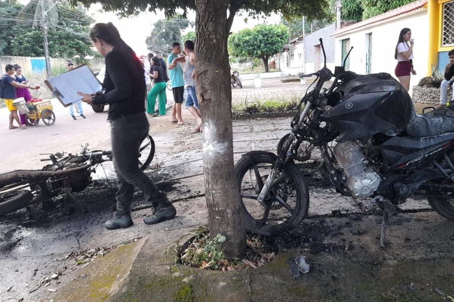 URGENTE: Motorista de Classic prata coloca fogo em três motos em frente a empresa de marketing - News Rondônia