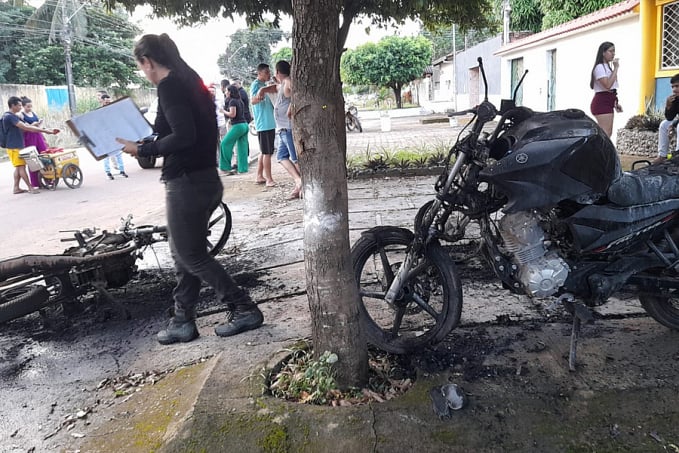 URGENTE: Motorista de Classic prata coloca fogo em três motos em frente a empresa de marketing - News Rondônia