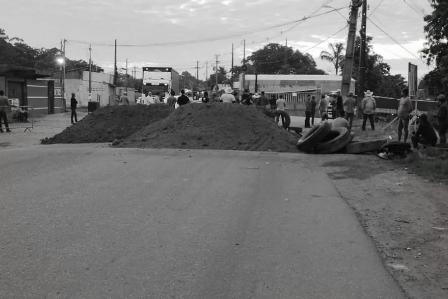 Estrada do Belmont é liberada após chegada das autoridades - News Rondônia