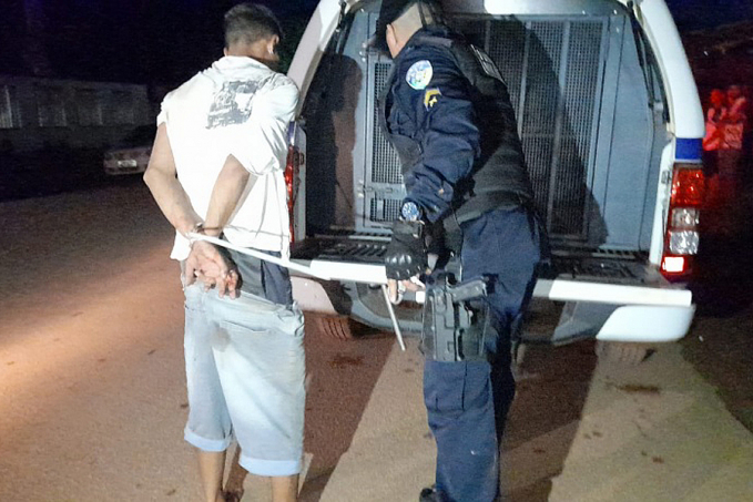 CASEIRA - Suspeito é preso com arma após roubo na zona leste - News Rondônia