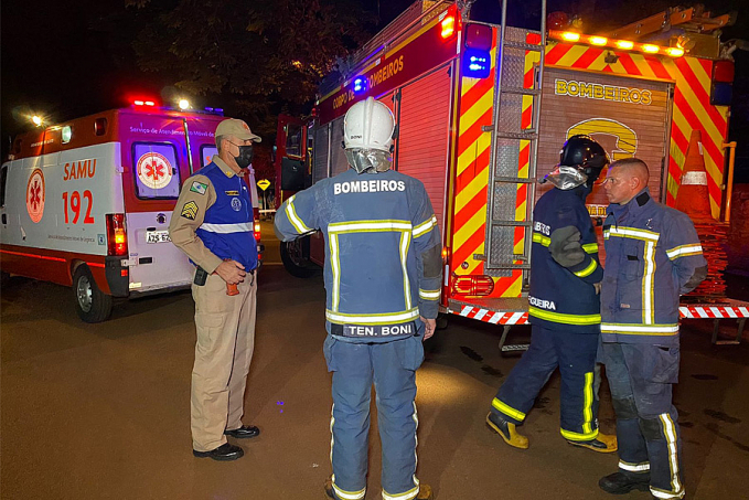 CRIMINOSO - Casal é socorrido após ter casa incendiada em condomínio na capital - News Rondônia