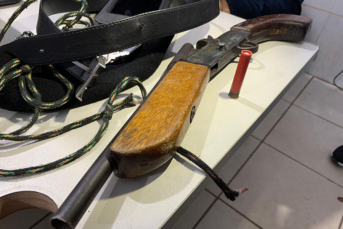 Jovem leva tiro ao sacar arma para policial após furto de bicicleta onde adolescentes já estavam detidos - News Rondônia