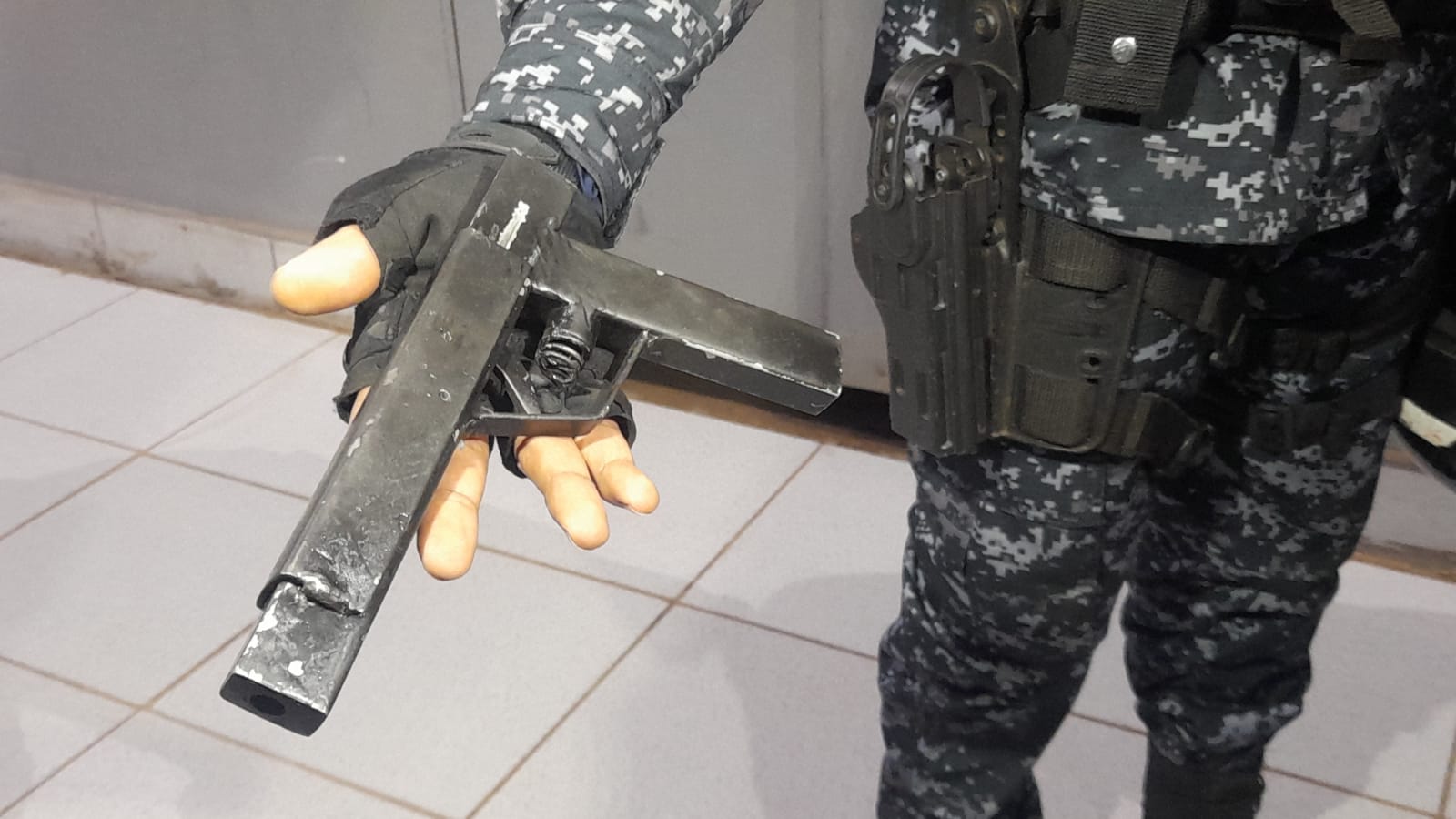 CRIMINALIDADE - Suspeito é preso com arma, celular e moto roubados a caminho do Orgulho - News Rondônia