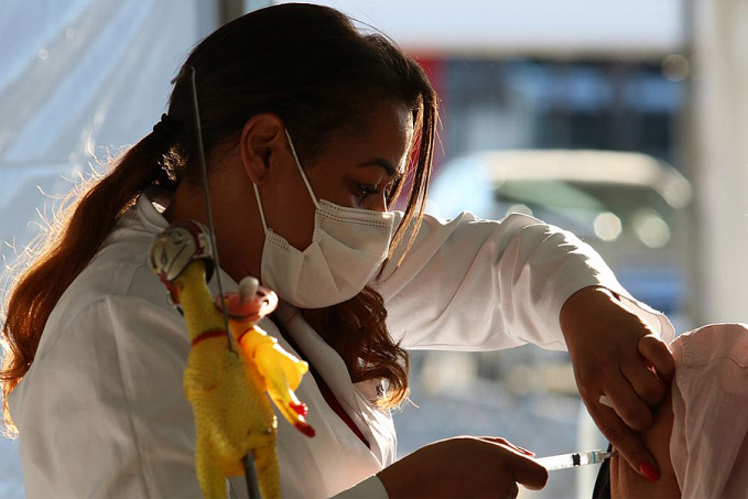 Vacinação contra covid-19 no Brasil salvou 63 mil idosos em 2021 - News Rondônia
