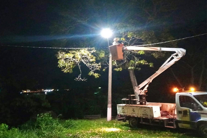 Vereador Aleks Palitot tem pedido atendido para serviço de iluminação pública na Igreja de Santo Antônio - News Rondônia