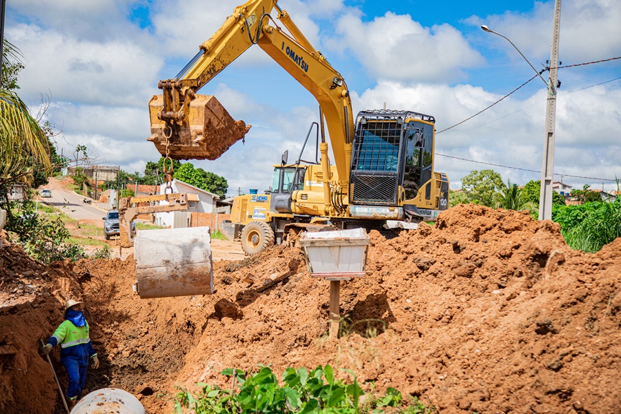 Prefeitura de Jaru realiza serviço de drenagem na Marechal Rondon próximo ao Feirão do Produtor Rural - News Rondônia