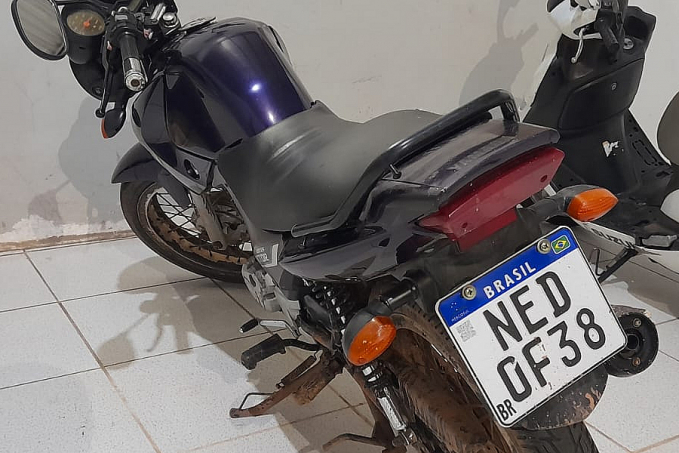 Jovem é preso pilotando moto adulterada no Porto Madero - News Rondônia