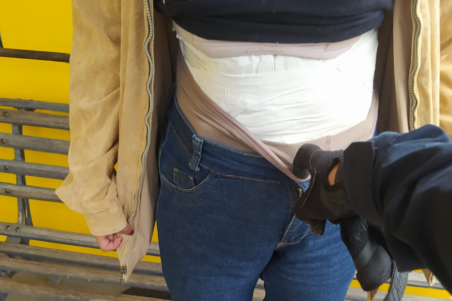 Passageira de ônibus é presa com 3kg de drogas presa ao corpo em Porto Velho - News Rondônia