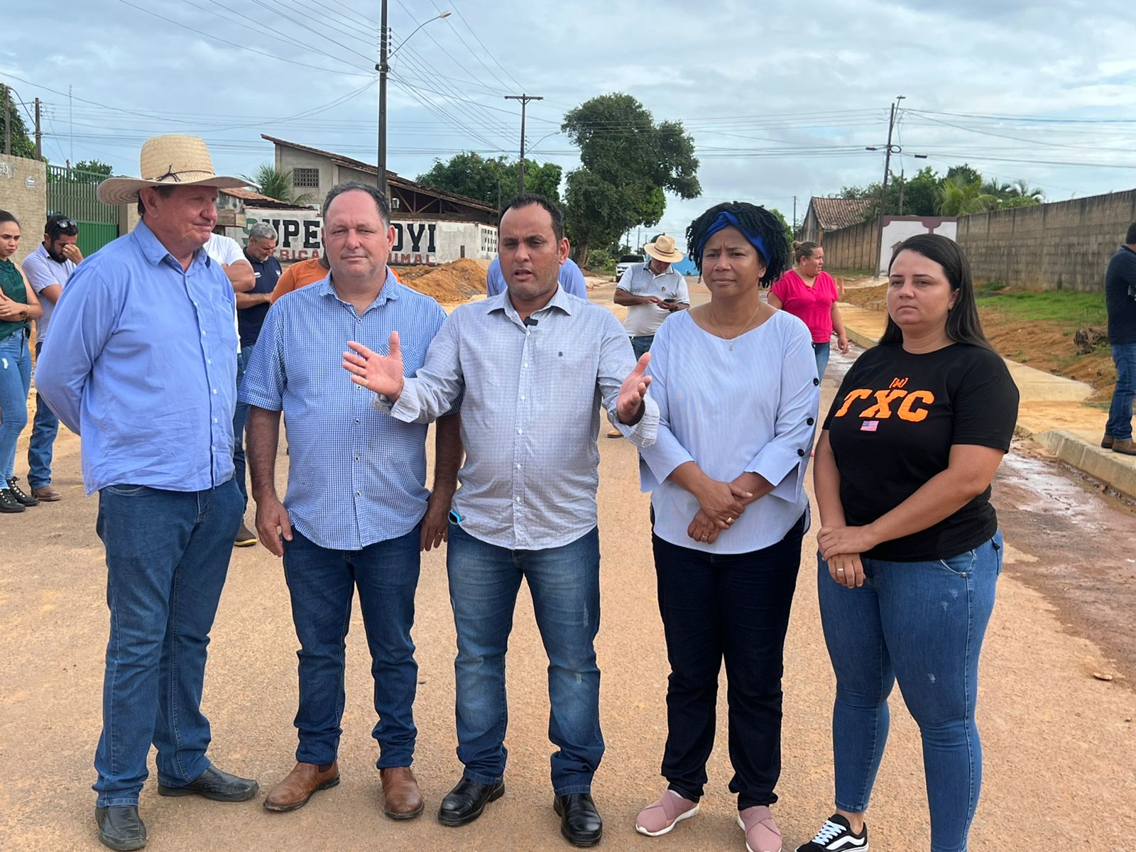 Através de emendas de R$ 400 mil, deputada Silvia Cristina entrega ruas asfaltadas, sarjetas e meio fio em Cujubim - News Rondônia