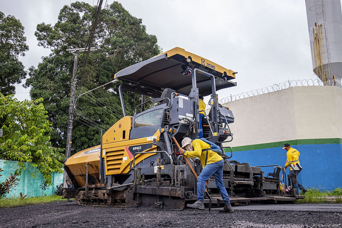 Prefeito Hildon Chaves vistoria recapeamento asfáltico no bairro Arigolândia - News Rondônia