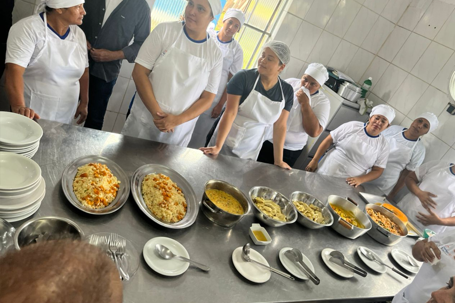 Comunidades ribeirinhas recebem curso de preparo de peixe e camarão - News Rondônia