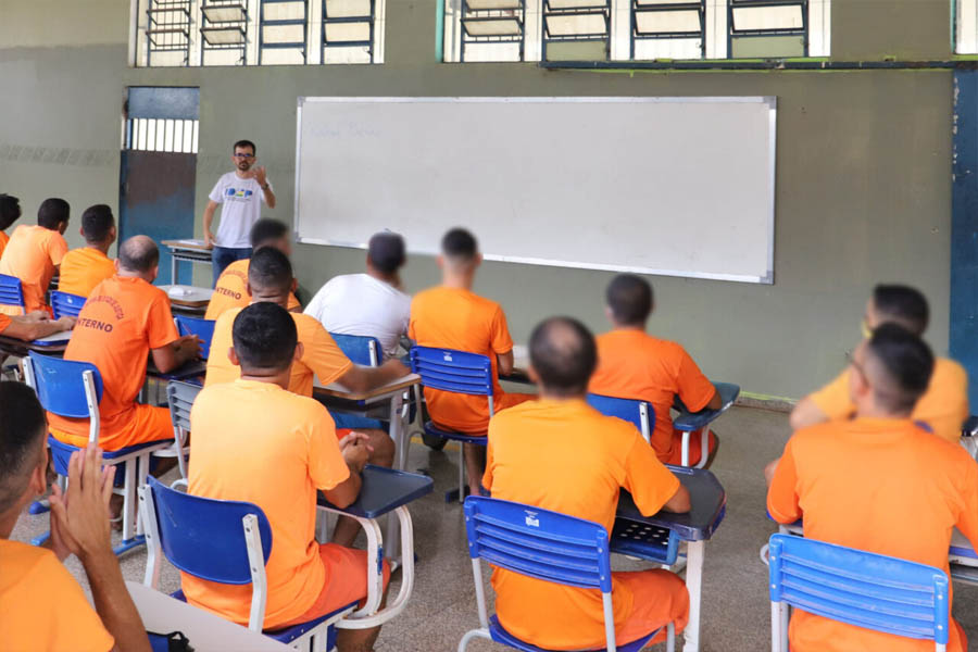 Cursos profissionalizantes são oferecidos para oportunizar a ressocialização no sistema prisional - News Rondônia