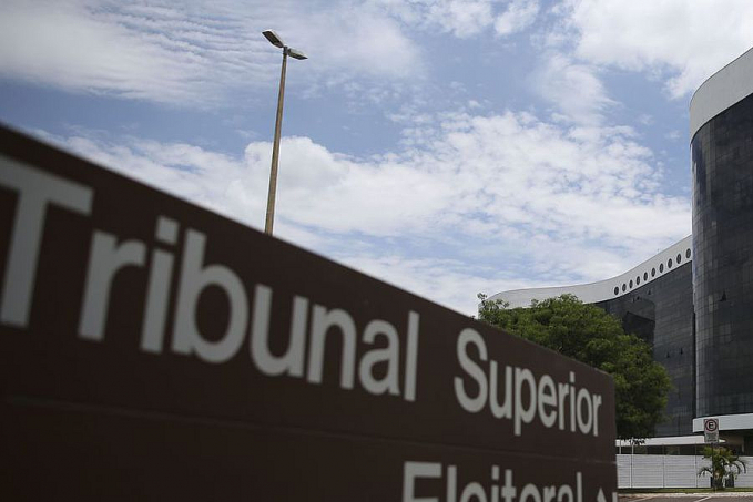 TSE mantém multa a Bolsonaro após reunião de campanha com embaixadores - News Rondônia