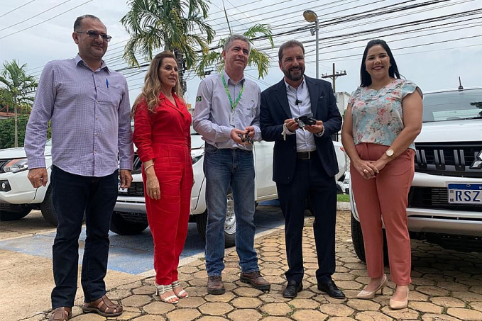 Deputada Federal eleita Cristiane Lopes participa de cerimônia de entrega de veículos para Saúde - News Rondônia