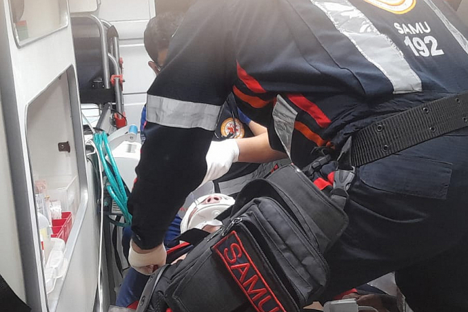 URGENTE: Motociclista fica em estado grave em acidente em cruzamento - News Rondônia