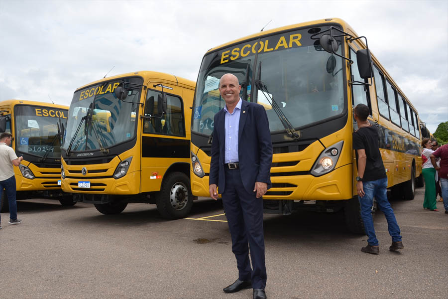 Ação do deputado Ismael Crispin garante ônibus escolares para cinco municípios - News Rondônia