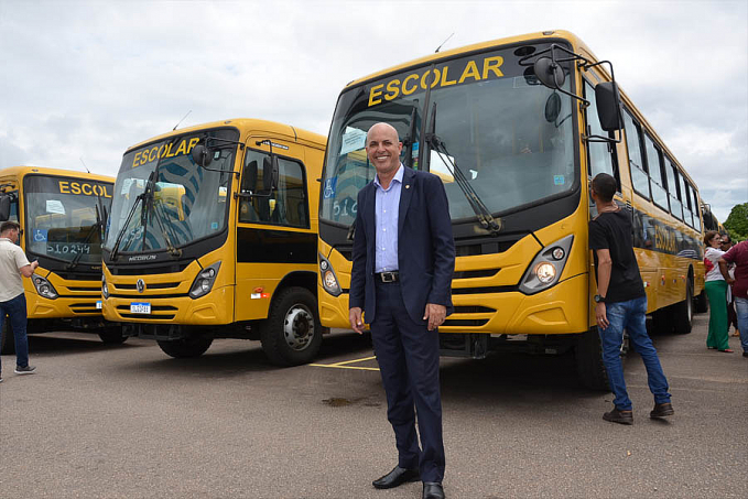 Ação do deputado Ismael Crispin garante ônibus escolares para cinco municípios - News Rondônia