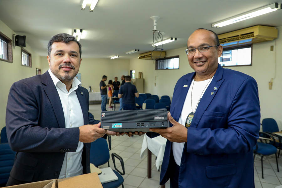 Politec lança Política de Atualização do Parque Computacional e realiza entrega de equipamentos - News Rondônia