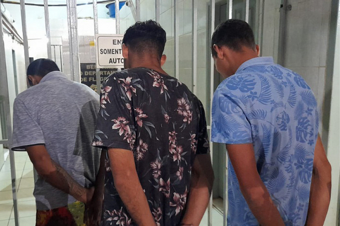 TRÁFICO - Trio é detido vendendo drogas em terreno baldio na zona sul - News Rondônia