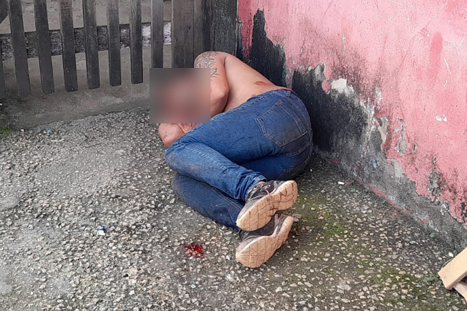ATUALIZADA - Homem agredido com enxadada na cabeça, foge de ambulância e nega atendimento - News Rondônia