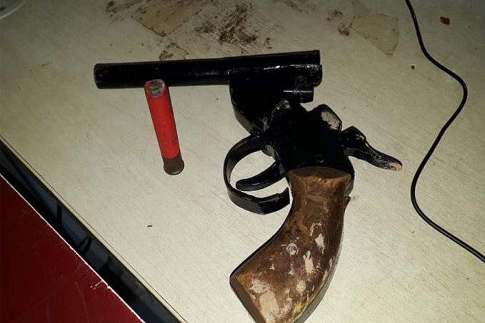 CRIME EVITADO: Dupla é detida com arma antes de fazer um corre na zona leste - News Rondônia